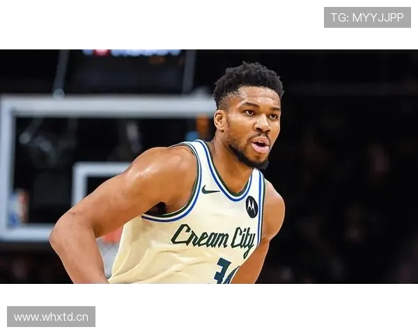 扬尼斯·阿德托昆博下楼买早餐，肩上那只包比我房子还值钱